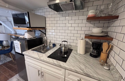 Golden Hill Apartment | Sunny Golden Hill Studion