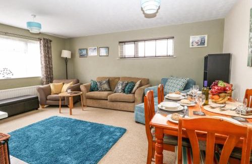 Weymouth House | Sunny Haven