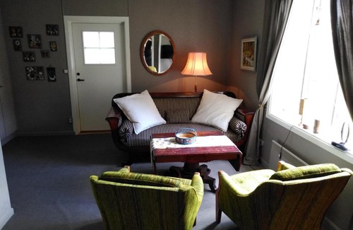 Bergvik House | Sunny Hill Cottage