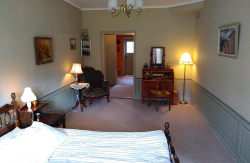 Bergvik House | Sunny Hill Cottage