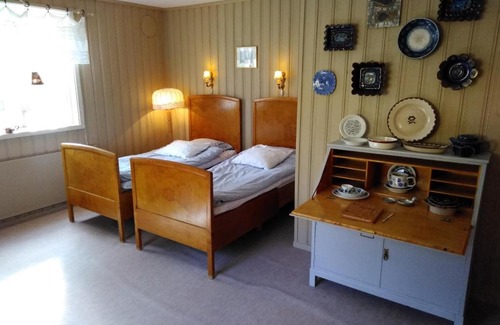 Bergvik House | Sunny Hill Cottage
