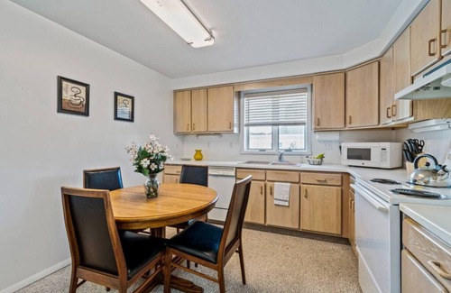 Rochester House | Sunny Home in Private Setting