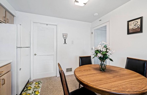 Rochester House | Sunny Home in Private Setting