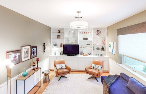 Allandale House | Sunny home in quiet neighborhood, w/ full kitchen, fenced yard, & backyard deck!