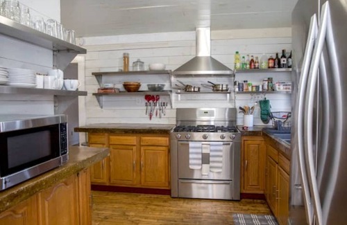 Fayetteville House | Sunny Home in the Heart of Fayetteville