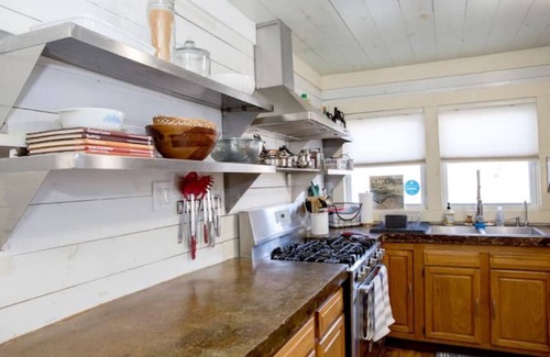 Fayetteville House | Sunny Home in the Heart of Fayetteville