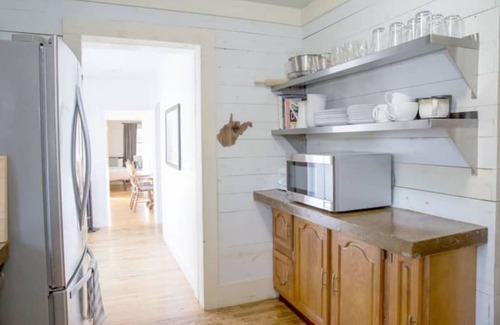 Fayetteville House | Sunny Home in the Heart of Fayetteville