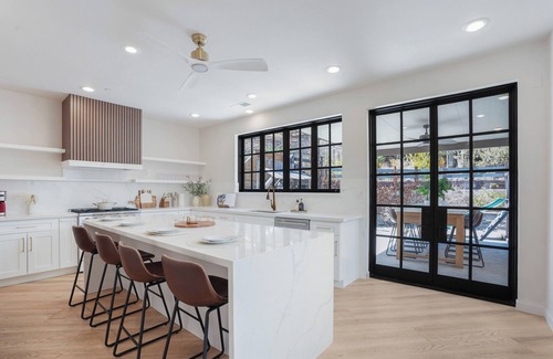 Crescenta Highlands Bed & Breakfast | Sunny Home W View in Tujunga near Universal Studio