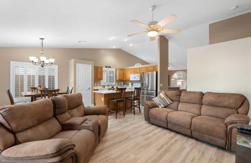 Castlegate House | Sunny Home with Backyard Oasis in San Tan Valley!