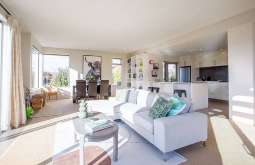 Albert Town House | Sunny home with stunning views