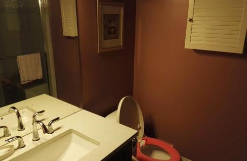 Surrey House | Sunny Island by White Rock B&B