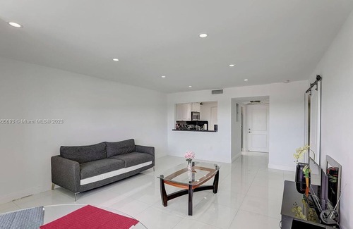 Aventura Condo | Sunny Isle, "Eastern Shores" North Miami Beach Paradise.