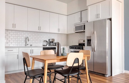 Koreatown Apartment | Sunny Koreatown 2BR w/Gym & W/D, walk to Wilshire Blvd, by Blueground