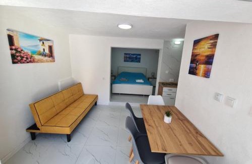 Southwestern Region Apartment | Sunny Lake Trpejca