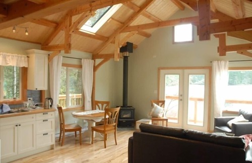 Quadra Island Cottage | Sunny Lakefront Cottage with Ocean Access and Mooring