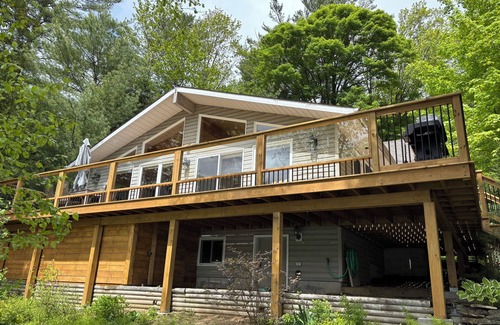 Algonquin Highlands House | Sunny lakeside cottage with stunning sunset views!