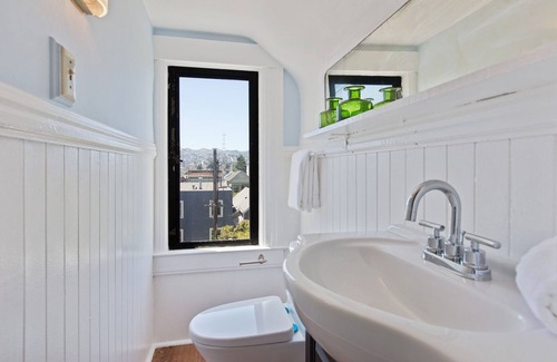 Mission District Apartment | Sunny Large Unit on Two Level in the Mission 4 Bedrooms/3 Bathrooms