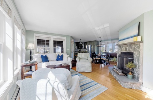 Kennebunkport House | Sunny Lighthouse - Goose Rocks