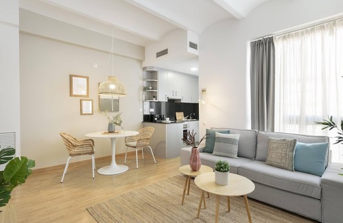 Sants-Badal Apartment | Sunny loft with A/C and WIFI next to Badal metro