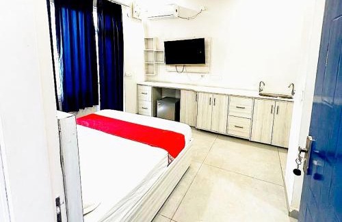 Phagwara Hotel | SUNNY LUXURIOUS STAY - Comfort with Luxury Feel - Near LPU & Phagwara