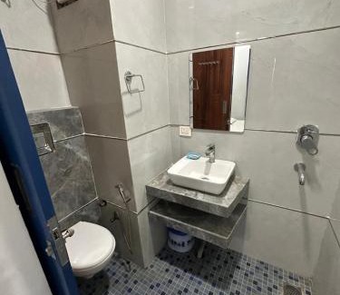 Phagwara Hotel | SUNNY LUXURIOUS STAY - Comfort with Luxury Feel - Near LPU & Phagwara