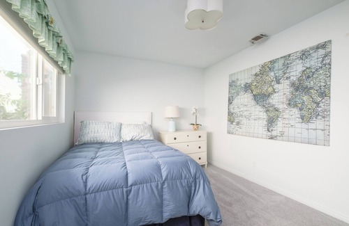 Tree Section House | Sunny Manhattan Beach Oasis with Lightning Fast Internet and a Peloton Bike