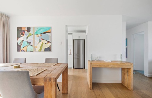Manly Apartment | Sunny Manly Apartment | 5 Min Walk to Beach | " On The Flat" by Park/Shops/Cafes