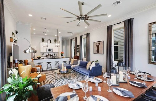 Bywater House | Sunny, Midcentury Luxury Home, near French Quarter