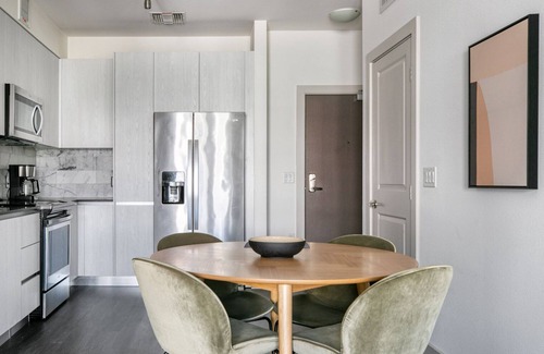 Grantville Apartment | Sunny Mission Valley 1BR w/Gym, W/D & Pool, nr shops, by Blueground