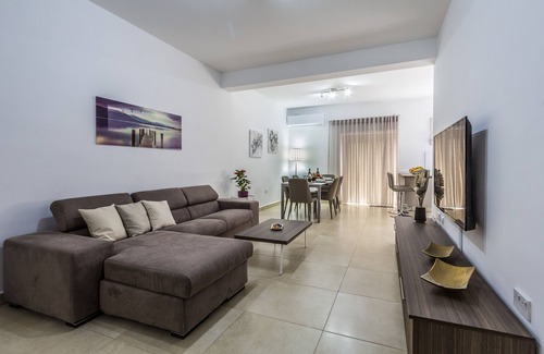 Mellieha Apartment | Sunny Modern Apartment