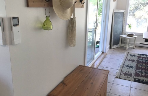 Salt Spring Island House | Sunny modern 2 bdrm farmhouse apartment on 13 rural acres; sea and ocean views