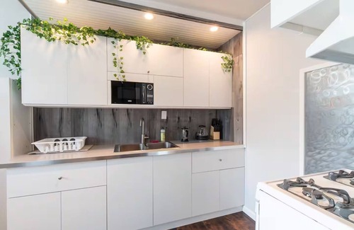 Los Angeles House | Sunny Modern Oasis Near DTLA