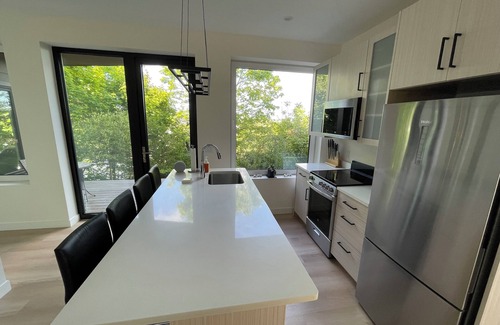 East End House | Sunny Modern Oasis in Portland’s Trendy East End