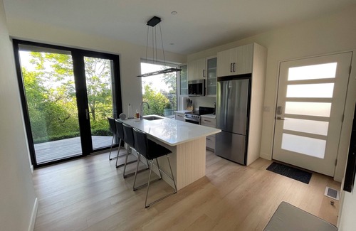 East End House | Sunny Modern Oasis in Portland’s Trendy East End