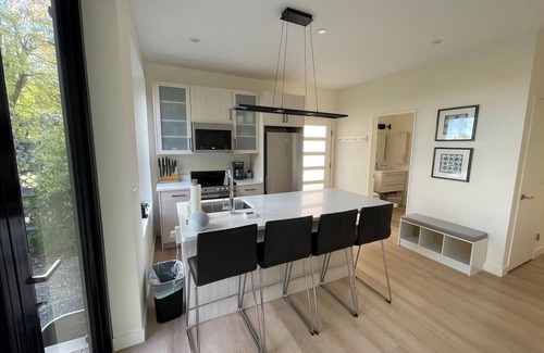 East End House | Sunny Modern Oasis in Portland’s Trendy East End