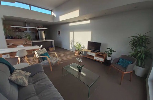 Wellington Apartment | Sunny modern penthouse apartment in the city center with free parking