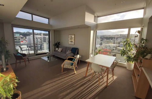 Wellington Apartment | Sunny modern penthouse apartment in the city center with free parking