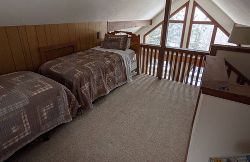 Bromley Mountain Condo | Sunny mountain getaway!
