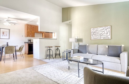 Shoreline West Apartment | Sunny Mountain View 1BR w/W/D, Pool & Gym, near Safeway, by Blueground