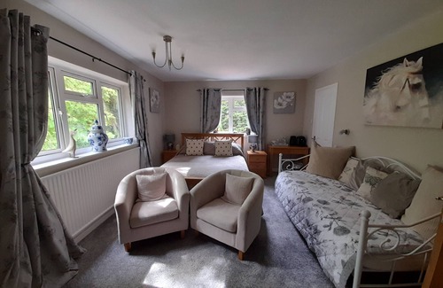 Bourton Bed & Breakfast | Sunny Nest