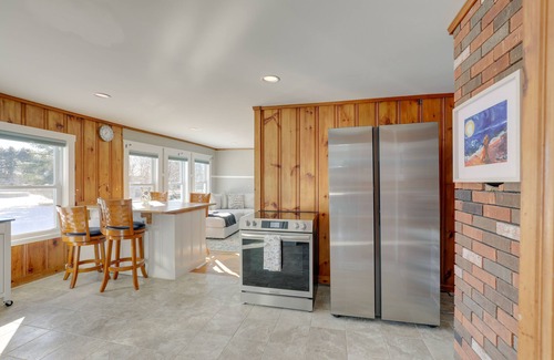 Byfield Apartment | Sunny Newbury Apartment, 6 Mi to Market Square!