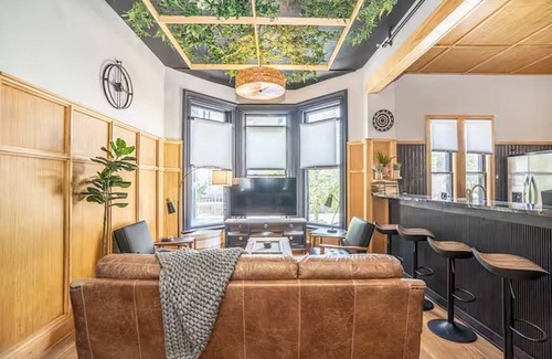 Federal Hill Apartment | SUNNY- Nordic-Inspired Flat. Intimate & Beautiful