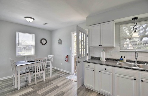 North Camellia Acres Cottage | Sunny Norfolk Duplex - Walk to Lake & Beach!