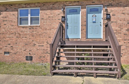 North Camellia Acres Cottage | Sunny Norfolk Duplex - Walk to Lake & Beach!