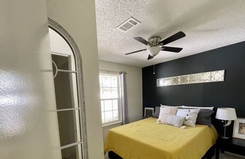 Milwood House | Sunny NW Retreat | Shopping, Restaurants, Nature
