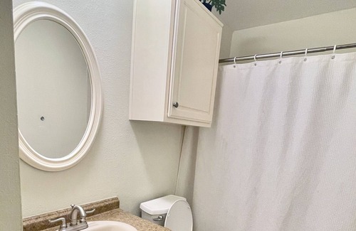 Milwood House | Sunny NW Retreat | Shopping, Restaurants, Nature