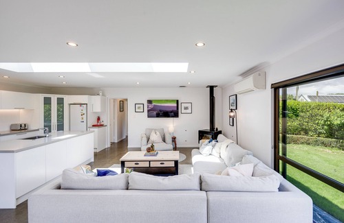 Havelock North House | Sunny Oasis - Havelock North Retreat