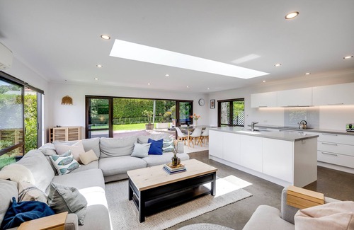 Havelock North House | Sunny Oasis - Havelock North Retreat