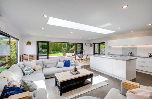 Havelock North House | Sunny Oasis - Havelock North Retreat