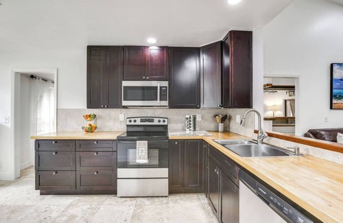 Wellington House | Sunny Oasis/Pool/Top Location/Big Patio/10 ppl